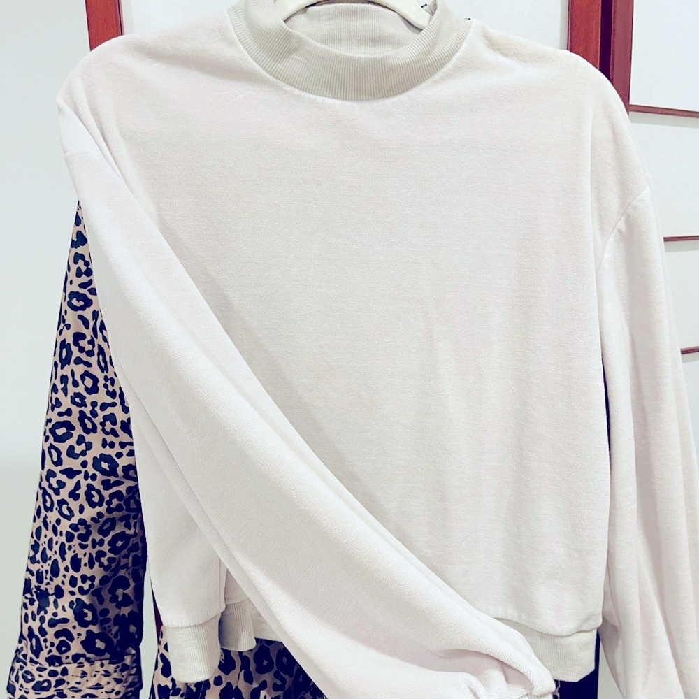 Cute Light Greige Sweater 🦋